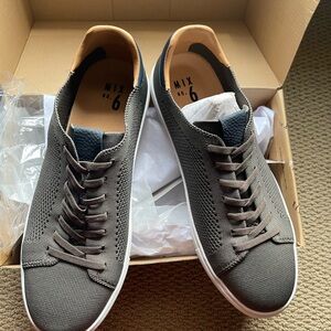 Mix No. 6 Gray Sneakers Sleek Low-Top Design